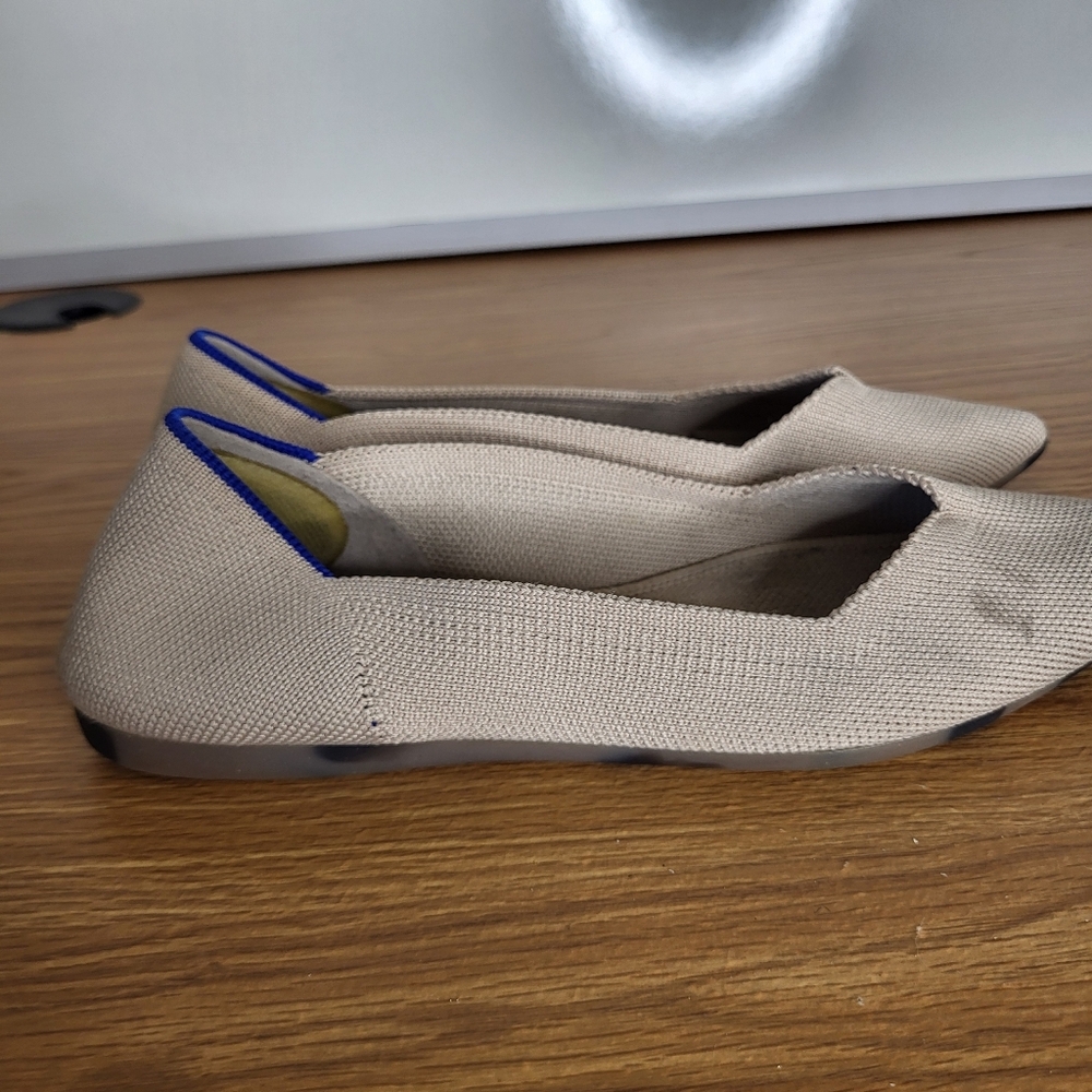 Rothy's Beige Pointed Knit Slip-On Flats with Blue Trim Womens Size 6.5 - Picture 4 of 9